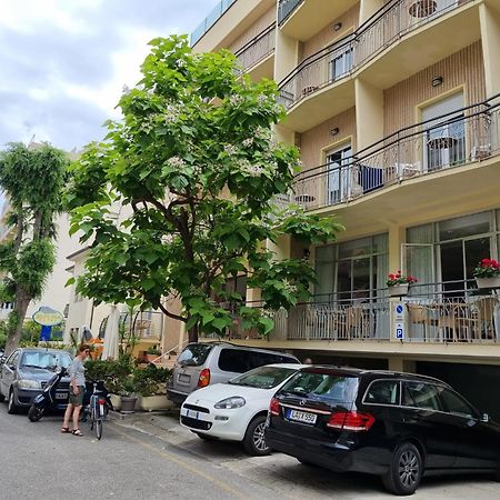 Hotel Esperia Cattolica Exterior foto